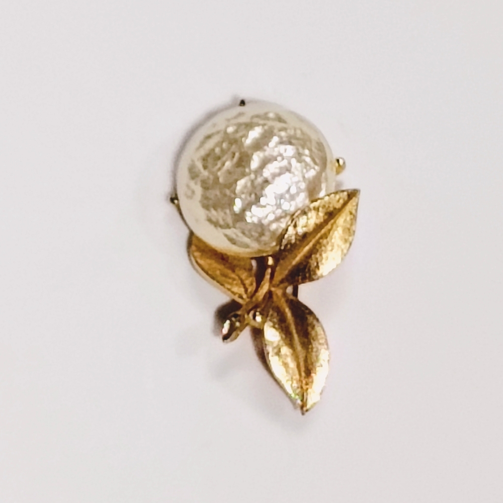 Vintage Baroque Gold & Faux Pearl Brooch Pin